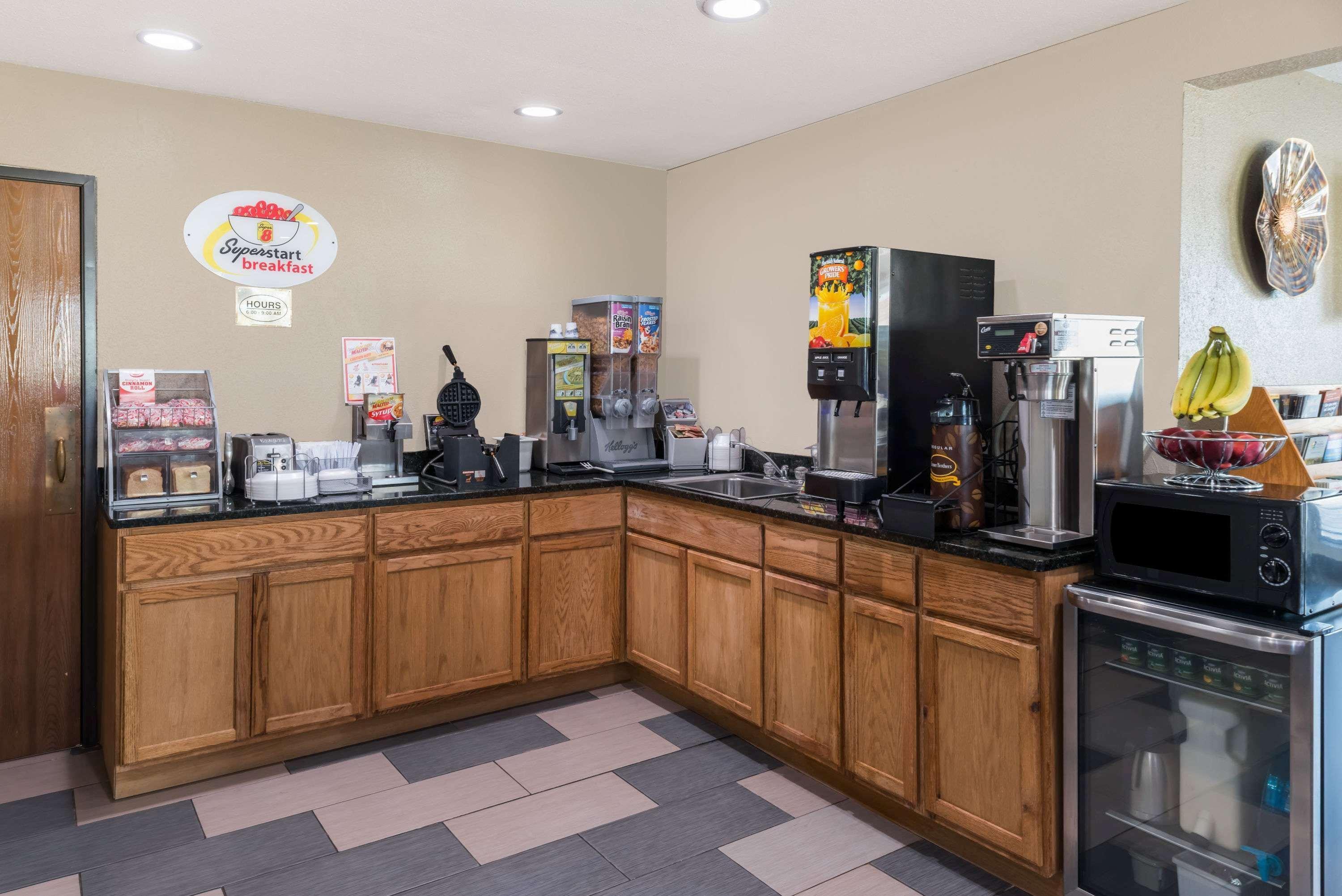 ซูเปอร์ 8 บาย วินด์แฮม โอคอว์วิลล์ Hotel Okawville ภายนอก รูปภาพ
