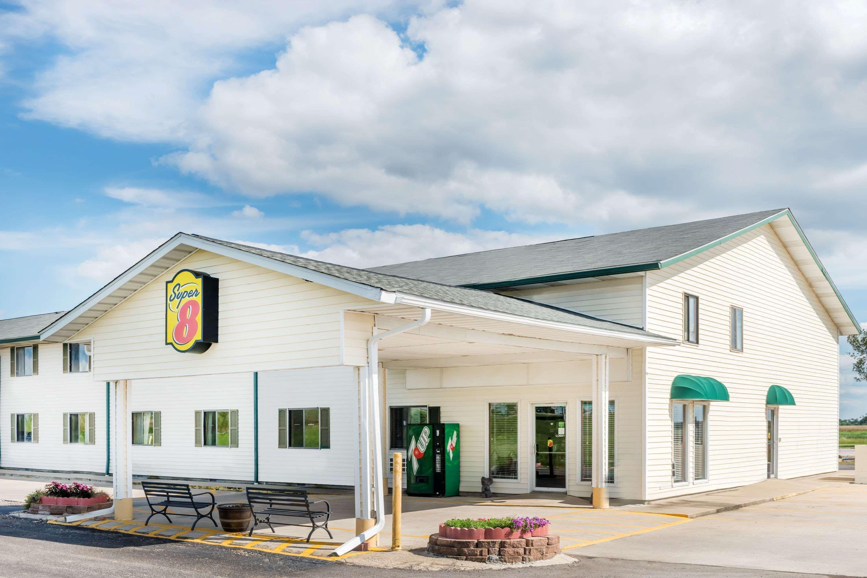 ซูเปอร์ 8 บาย วินด์แฮม โอคอว์วิลล์ Hotel Okawville ภายนอก รูปภาพ