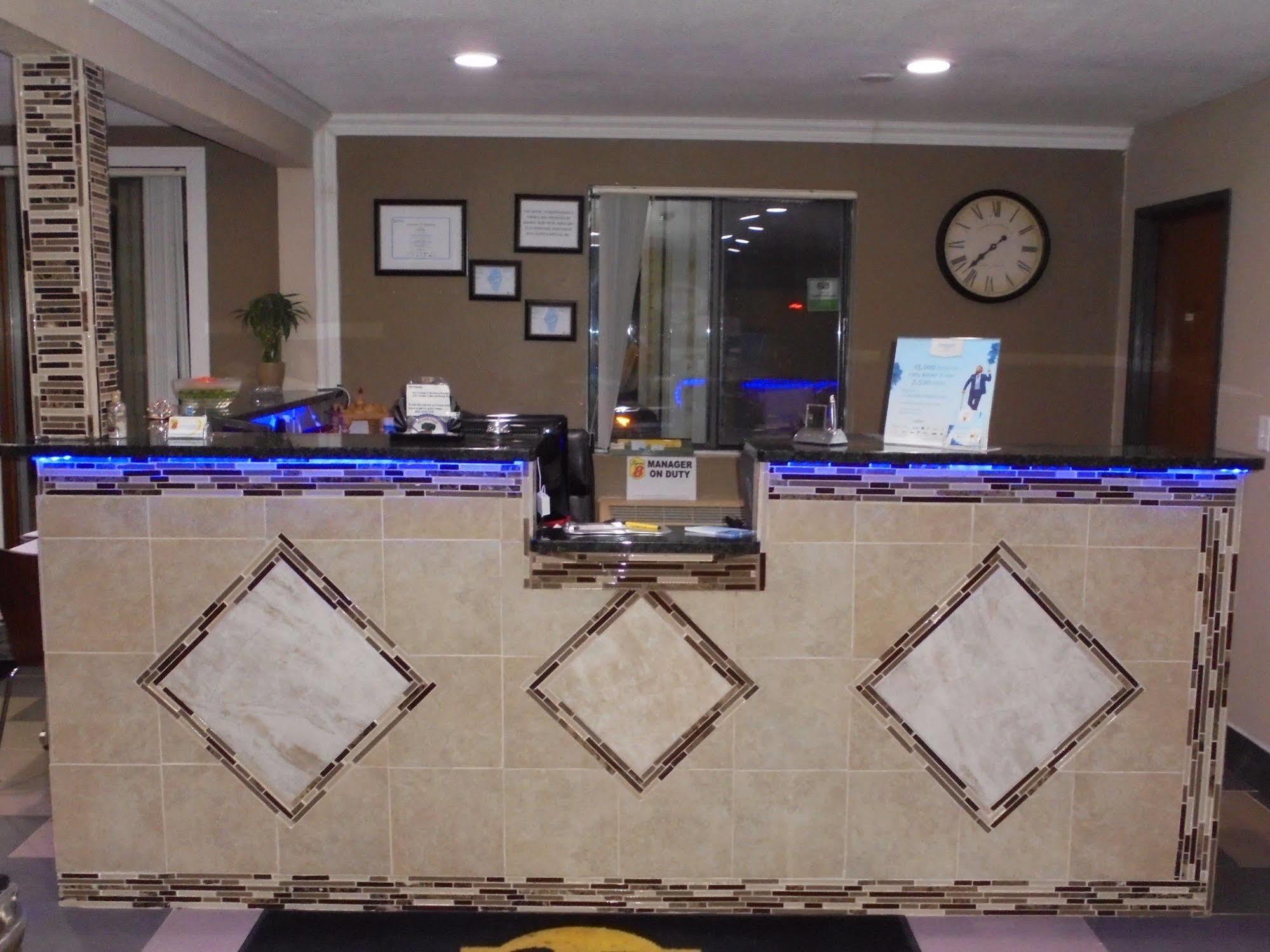 ซูเปอร์ 8 บาย วินด์แฮม โอคอว์วิลล์ Hotel Okawville ภายนอก รูปภาพ