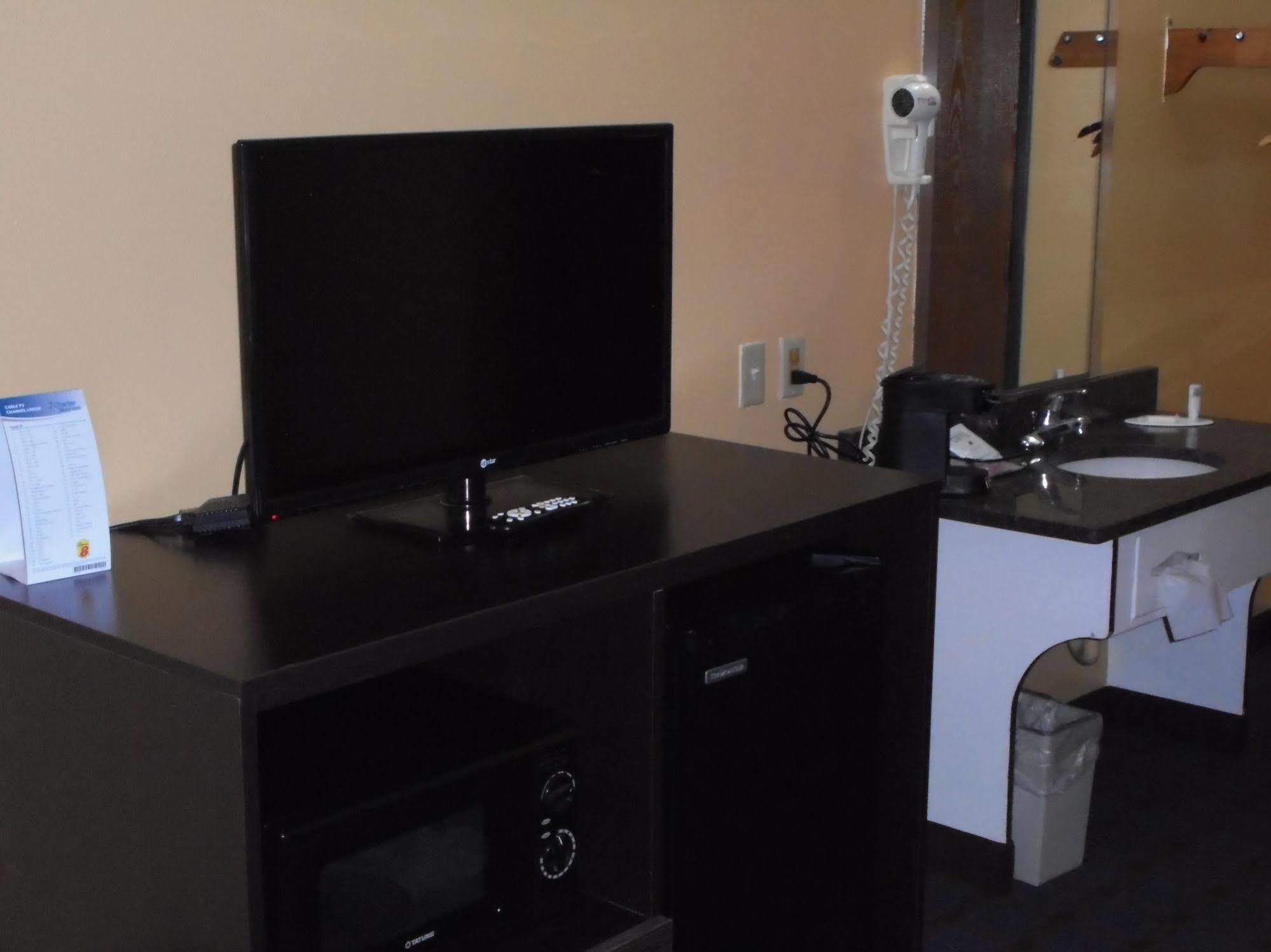 ซูเปอร์ 8 บาย วินด์แฮม โอคอว์วิลล์ Hotel Okawville ภายนอก รูปภาพ